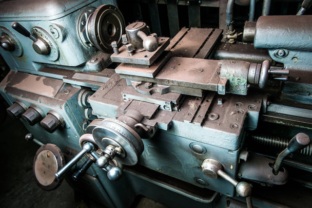 Fräsmaschine in einer Fabrik - Foto, Bild