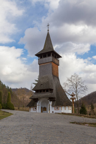 ルーマニアのMaramures CountyのBarsana修道院. - 写真・画像