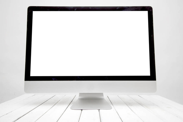 monitor de ordenador con pantalla en blanco - Foto, Imagen