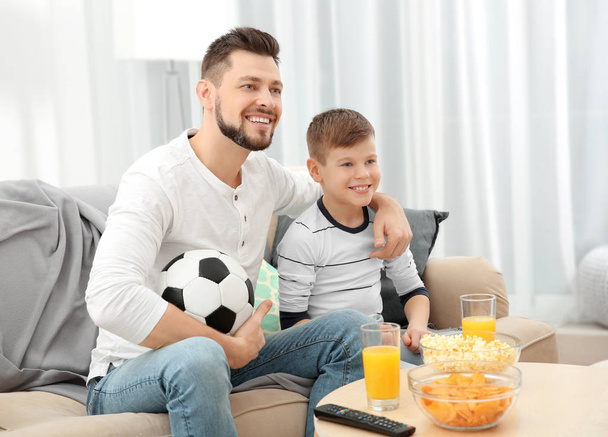 Father and son watching football - Foto, imagen