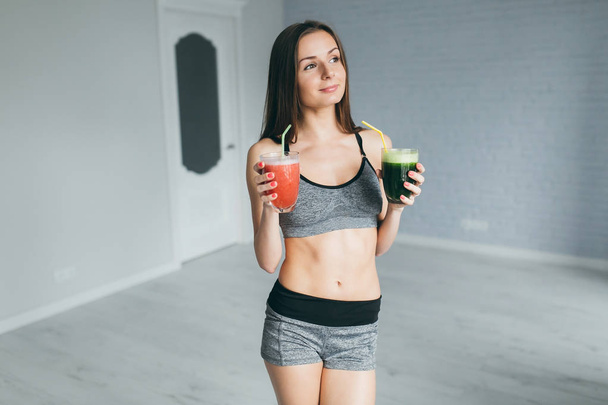 Fitness girl holding cocktails - Photo, image