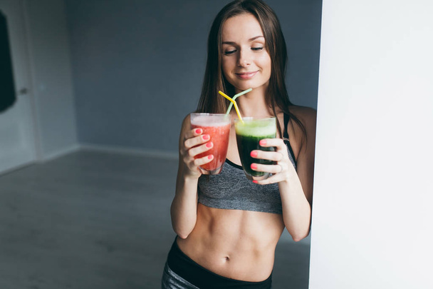 Fitness girl holding cocktails - Fotó, kép