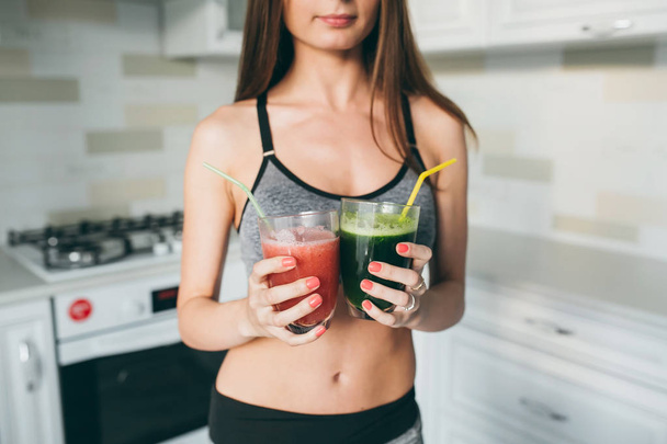 Fitness girl holding cocktails - 写真・画像