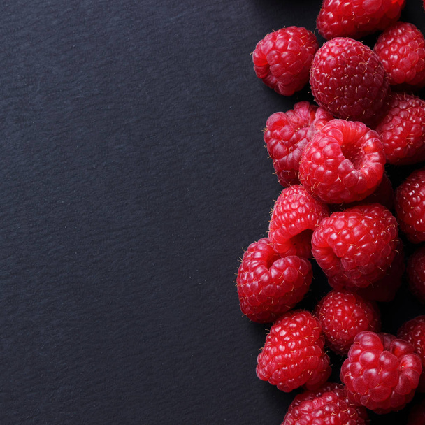 Studio image of raspberries over black background - Foto, Imagem