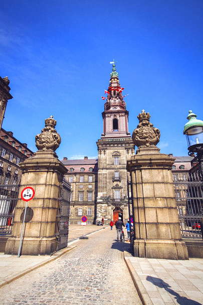 bejárat a christiansborg palota Koppenhága, Dánia - Fotó, kép