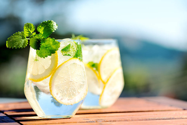 Lemonade with mint in glasses - Zdjęcie, obraz