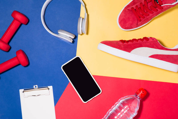 Sneakers, bottle, smartphone, dumbbells - Foto, imagen