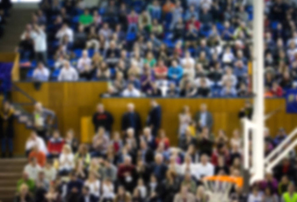 fondo borroso de multitud de personas en una cancha de baloncesto - Foto, imagen
