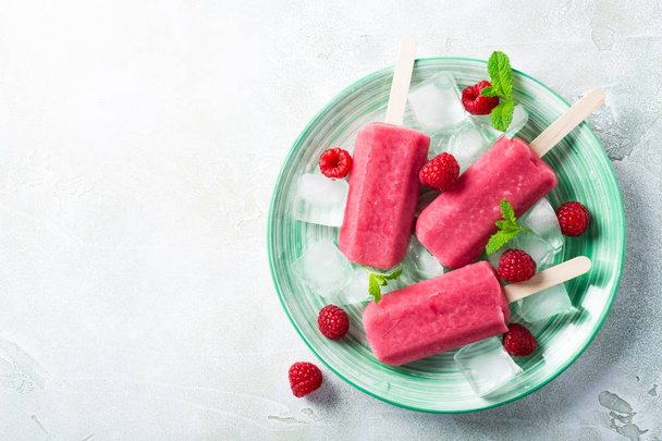 Homemade strawberry popsicles - Photo, Image