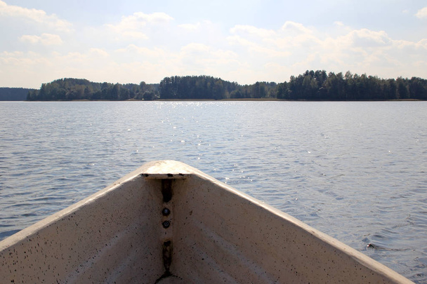 In the boat on the lake - Фото, зображення