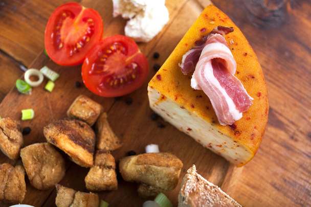 close up of bacon,cheese and greaves - Fotografie, Obrázek