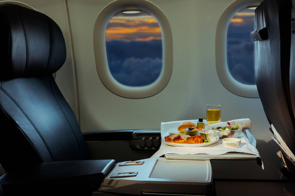 Déjeuner à bord de l'avion
  - Photo, image