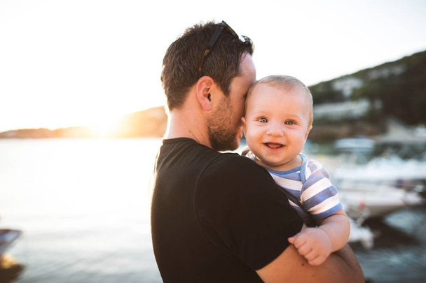 Man with baby son enjoying their time at seaside. - Foto, immagini