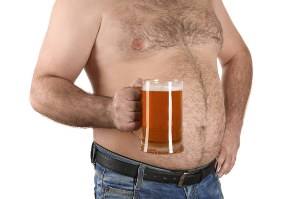 Mies iso vatsa tilalla lasi olutta
  - Valokuva, kuva