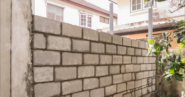 Constructores de ladrillos o manson están construyendo muros en Tailandia
 - Metraje, vídeo