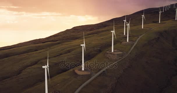 Turbine eoliche sulla collina
 - Filmati, video
