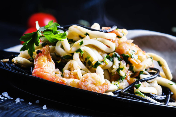 Hot pasta with seafood - Φωτογραφία, εικόνα