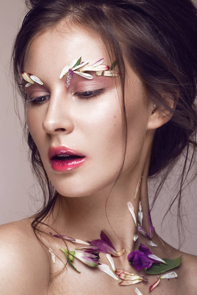 Beautiful girl with art make-up and flowers. beauty face. - Foto, Imagem