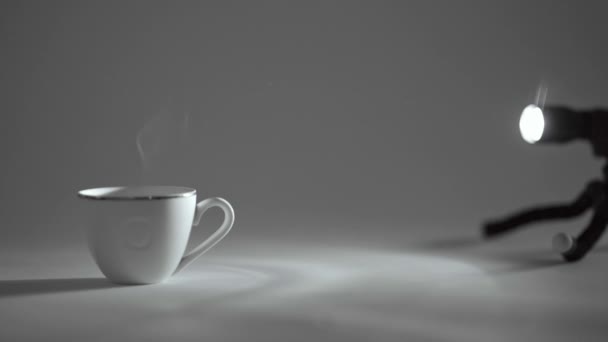 white Cup of hot tea or coffee, steam comes - Filmagem, Vídeo