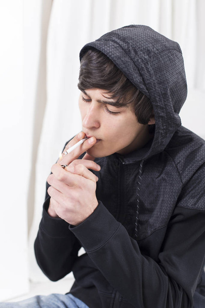 Young man smoking a cigarette - Fotografie, Obrázek