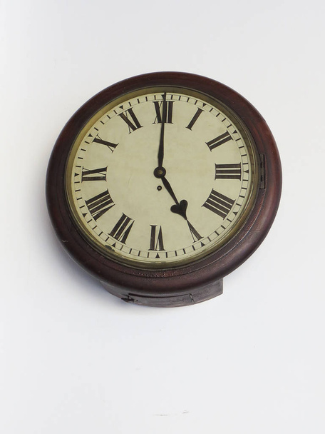 годинник з римськими цифрами
 - Фото, зображення