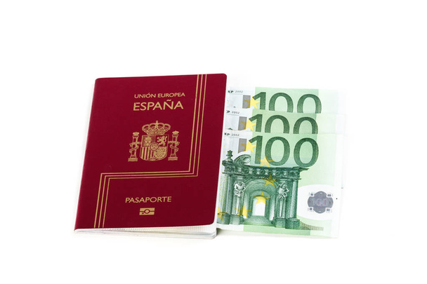 Passaporte espanhol com nota de moeda da União Europeia
 - Foto, Imagem