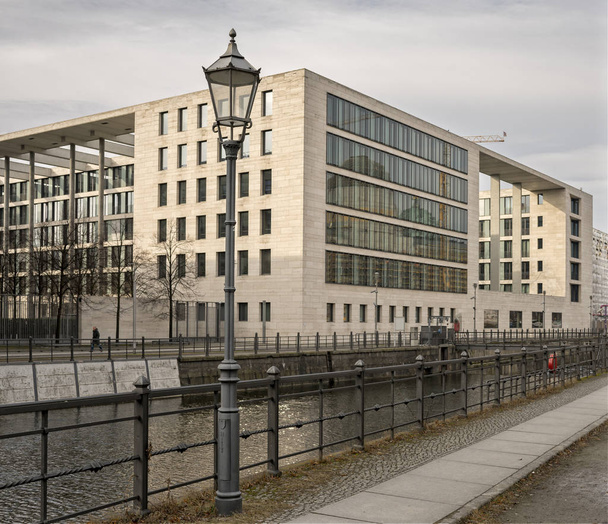 Κτίριο από το ομοσπονδιακό Υπουργείο Εξωτερικών στην περιοχή Mitte του Βερολίνου   - Φωτογραφία, εικόνα