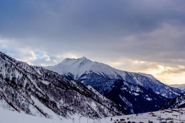 Mountain landscape, snow slopes - Fotó, kép