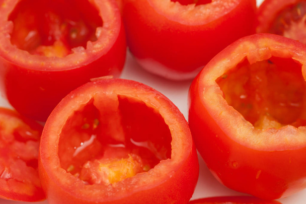 Tomates rouges vidées
 - Photo, image
