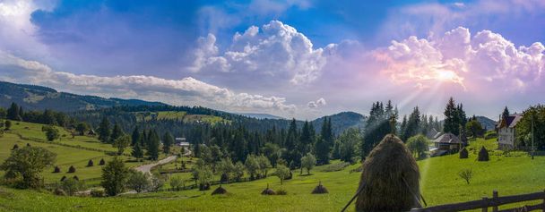 Karpat Dağları üzerinde gündoğumu  - Fotoğraf, Görsel