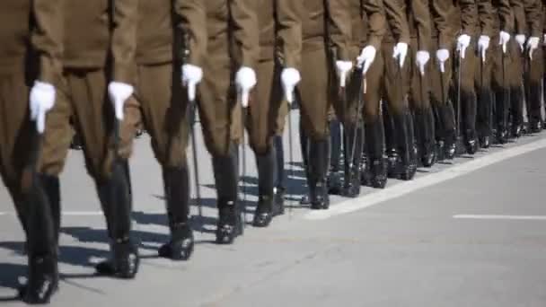 Cadets policiers dans un défilé
 - Séquence, vidéo