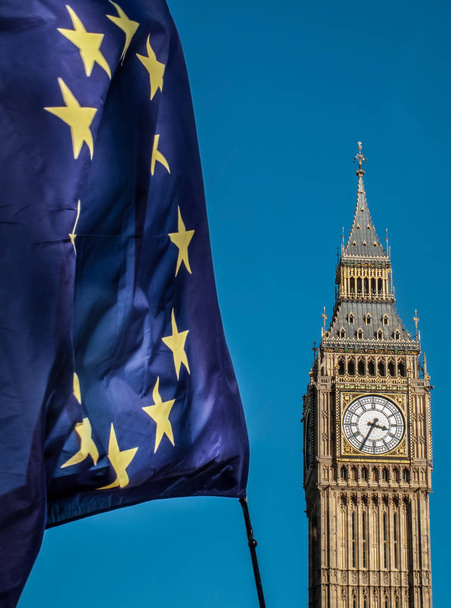 Σημαία της Ευρωπαϊκής Ένωσης μπροστά από το Big Ben, Brexit από την ΕΕ - Φωτογραφία, εικόνα
