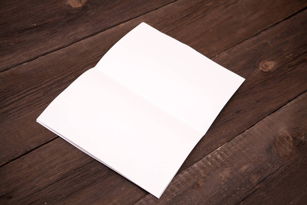 booklet of blank sheets of paper on a wooden background - Foto, imagen