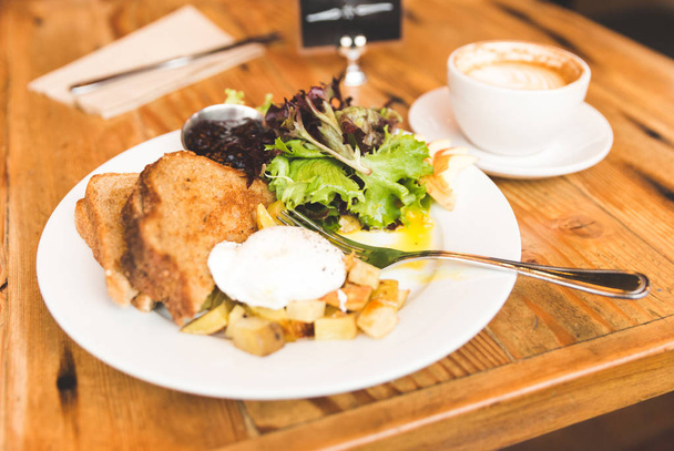 Heerlijke ontbijt op luxe Amerikaanse café - Foto, afbeelding