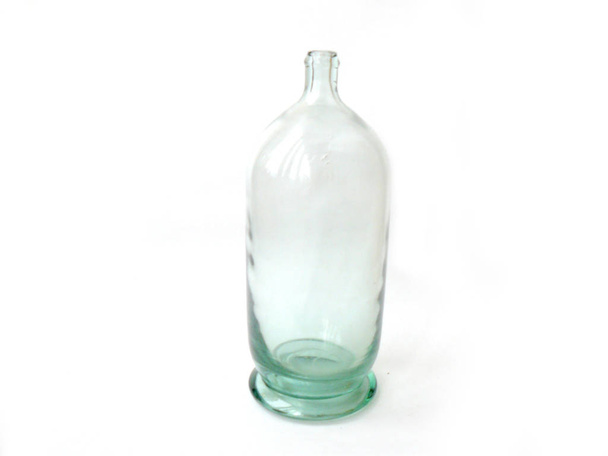 ビンテージ ガラスの瓶、小さなガラス瓶、白い背景の青いガラスのアンティーク ボトルのストッパー付き花デキャンタ オイル ボトル、白いガラスの瓶のコルクの小さなガラス瓶 - 写真・画像
