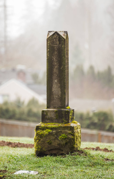 Grabstein auf Friedhof - Foto, Bild