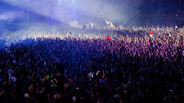 tömeg a koncerten - nyári zenei fesztivál - Fotó, kép