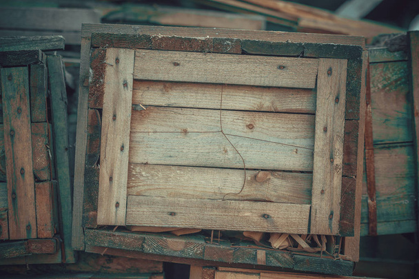 Vecchia scatola di legno di tavole
 - Foto, immagini