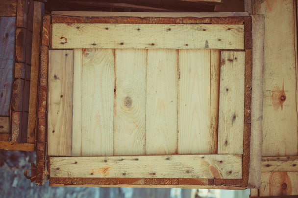 Caja de madera vieja de tablas
 - Foto, imagen