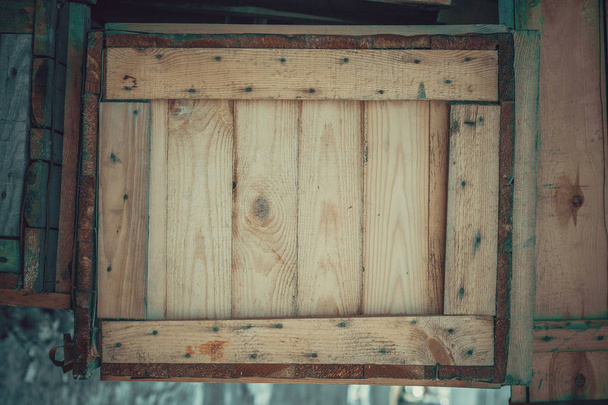 Caja de madera vieja de tablas
 - Foto, imagen