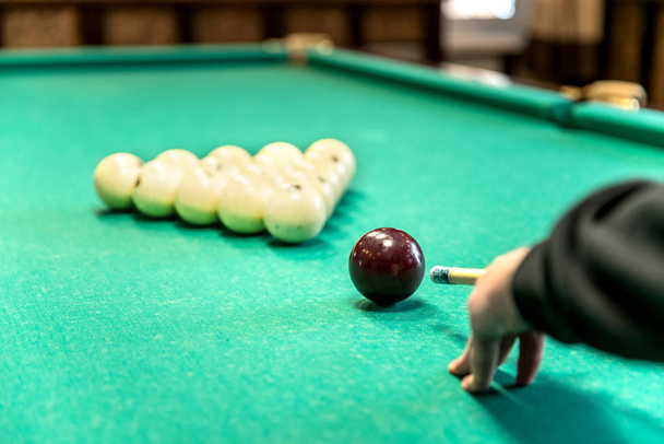 Εσωτερικη Μπιλιάρδο μπάλα στο τραπέζι μπιλιάρδου - Φωτογραφία, εικόνα