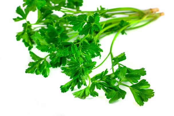 Persil vert frais isolé sur fond blanc, ingrédients alimentaires
 - Photo, image