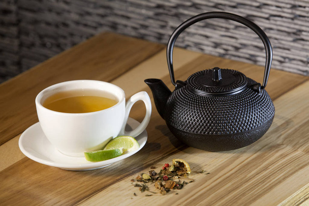 Зелений чай з чайником
 - Фото, зображення