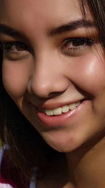 Smiling Female Teen - Foto, imagen
