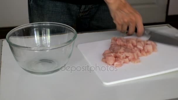  Choppingchicken πριν από το μαγείρεμα - Πλάνα, βίντεο