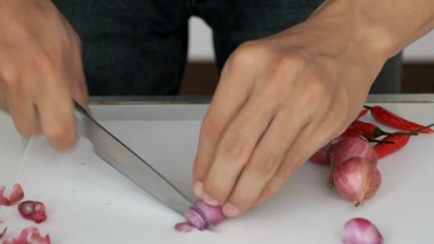  Picar chalota antes de cocinar
 - Metraje, vídeo