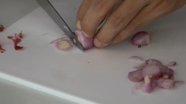  Κοπής κρεμμυδιού πριν το μαγείρεμα - Πλάνα, βίντεο