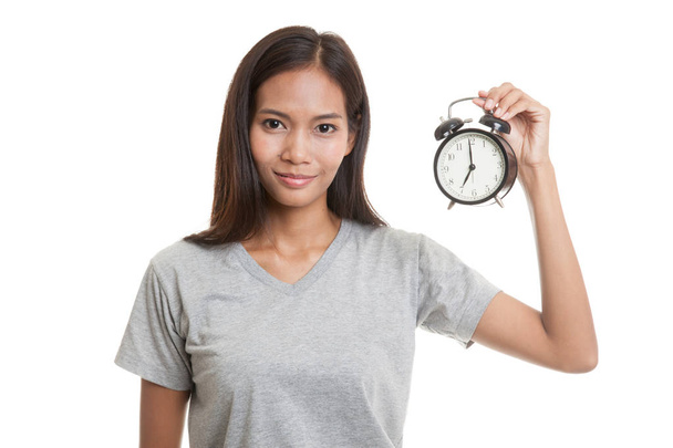 jeune femme asiatique avec une horloge. - Photo, image