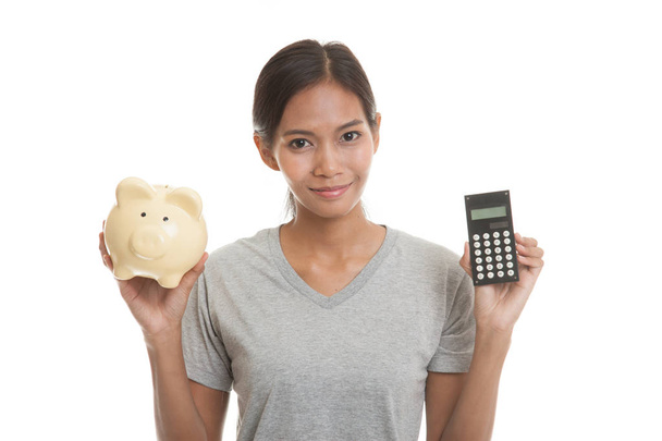 Asian woman with calculator and piggy bank. - Foto, imagen