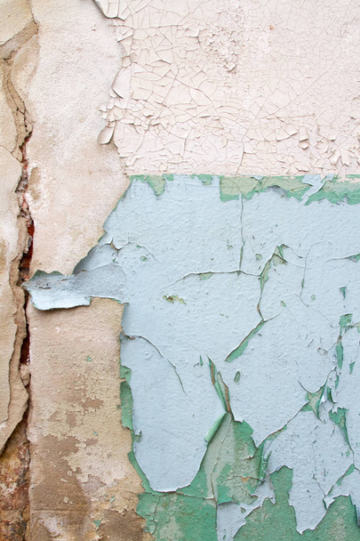 ヴィンテージ背景テクスチャの古い古い塗料の痕跡とひび割れを有する古代セメントれんが. - 写真・画像